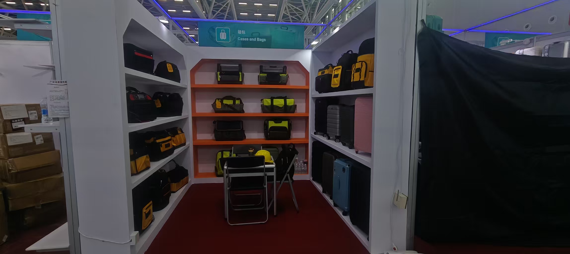 La nostra azienda presenta con successo le capacità di produzione di borse per attrezzi professionali alla Fiera di Canton dell'autunno 2025